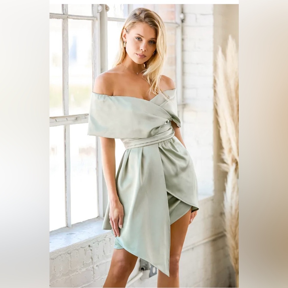 NEW WITH TAGS Lulus Light Green Satin Dress